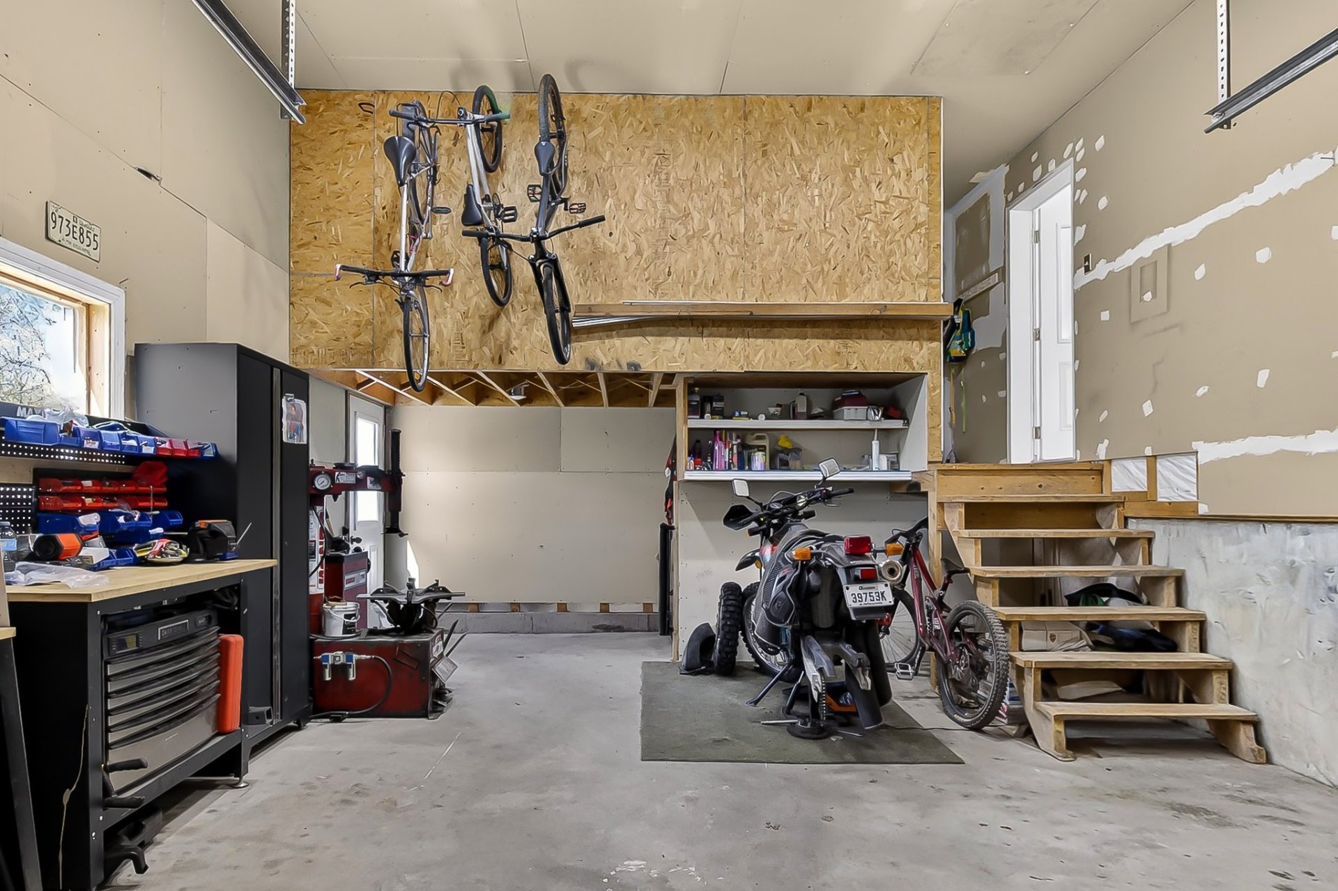 Photo - Garage