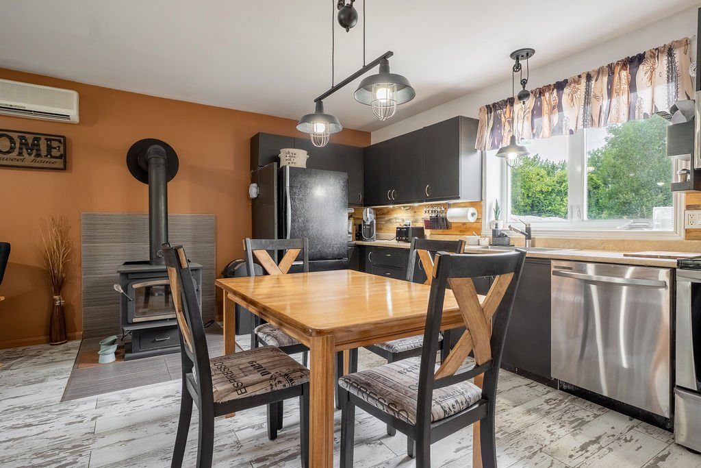 Photo - Kitchen