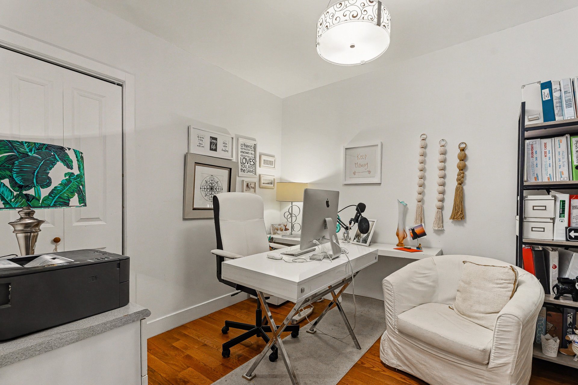 Photo - Bureau