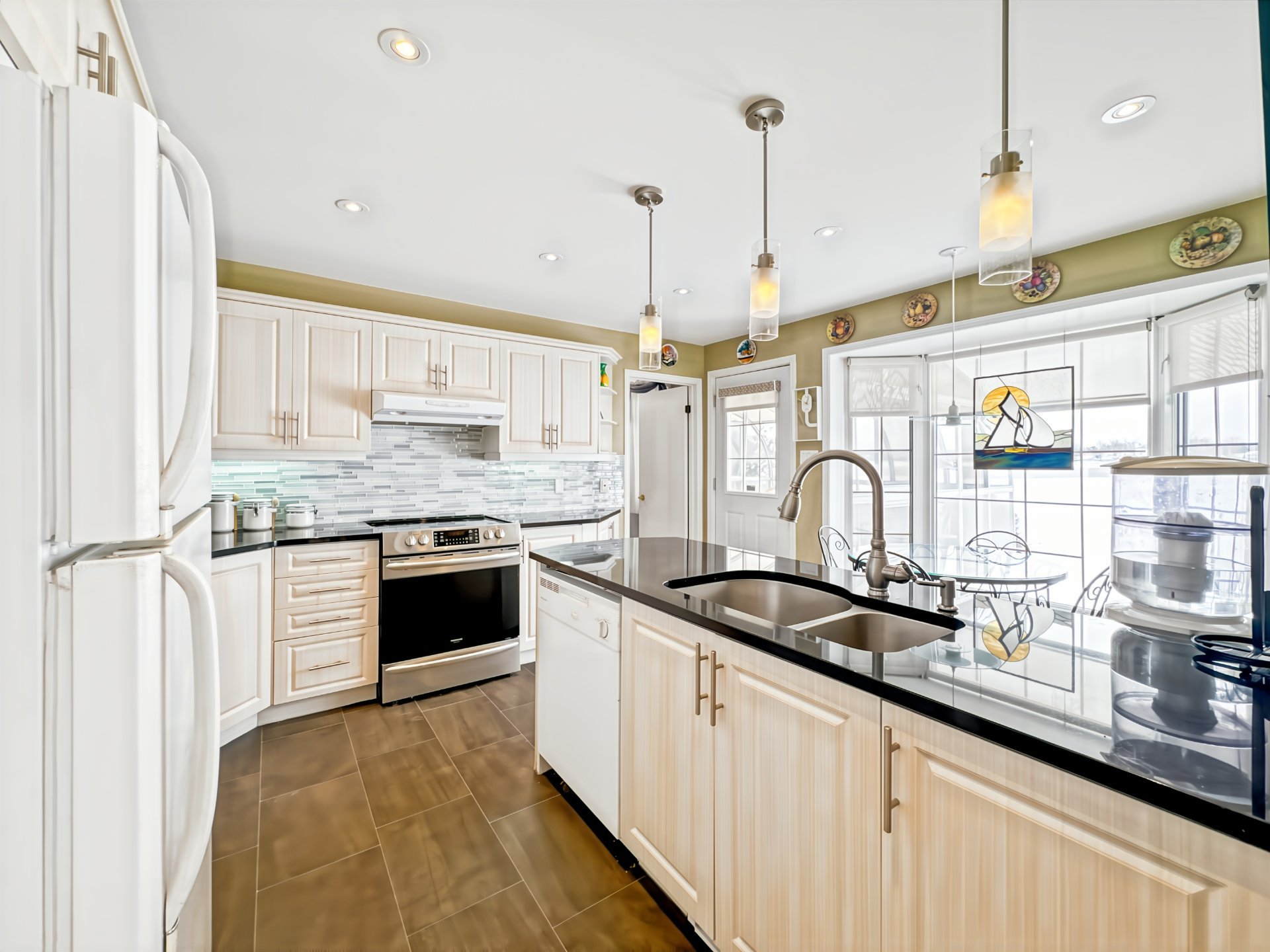 Photo - Kitchen