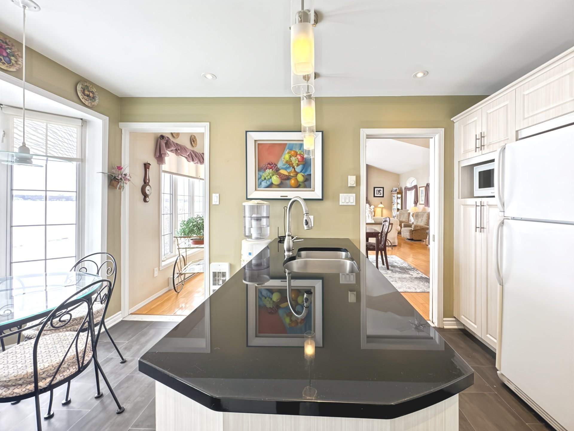 Photo - Kitchen