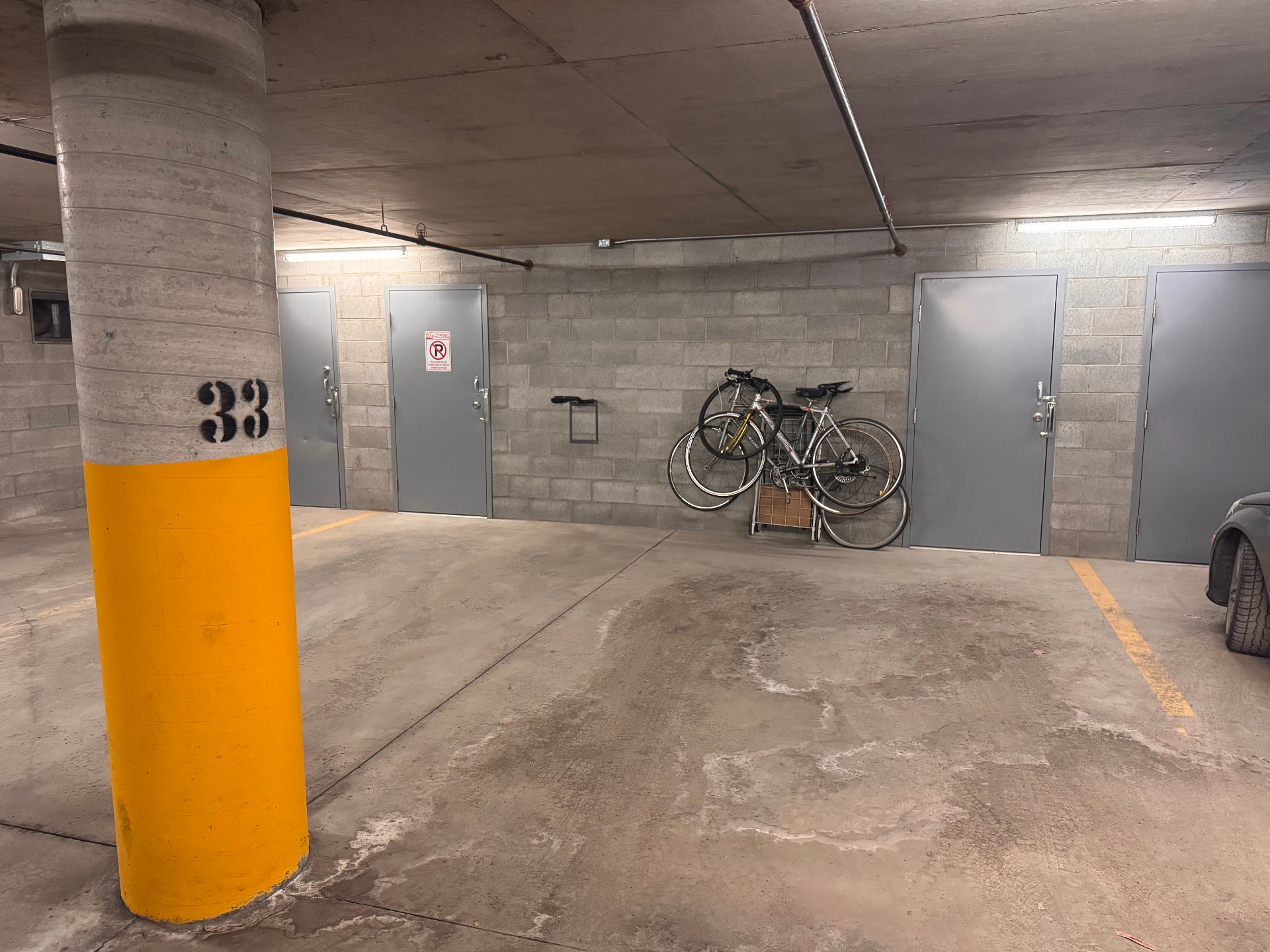 Photo - Garage
