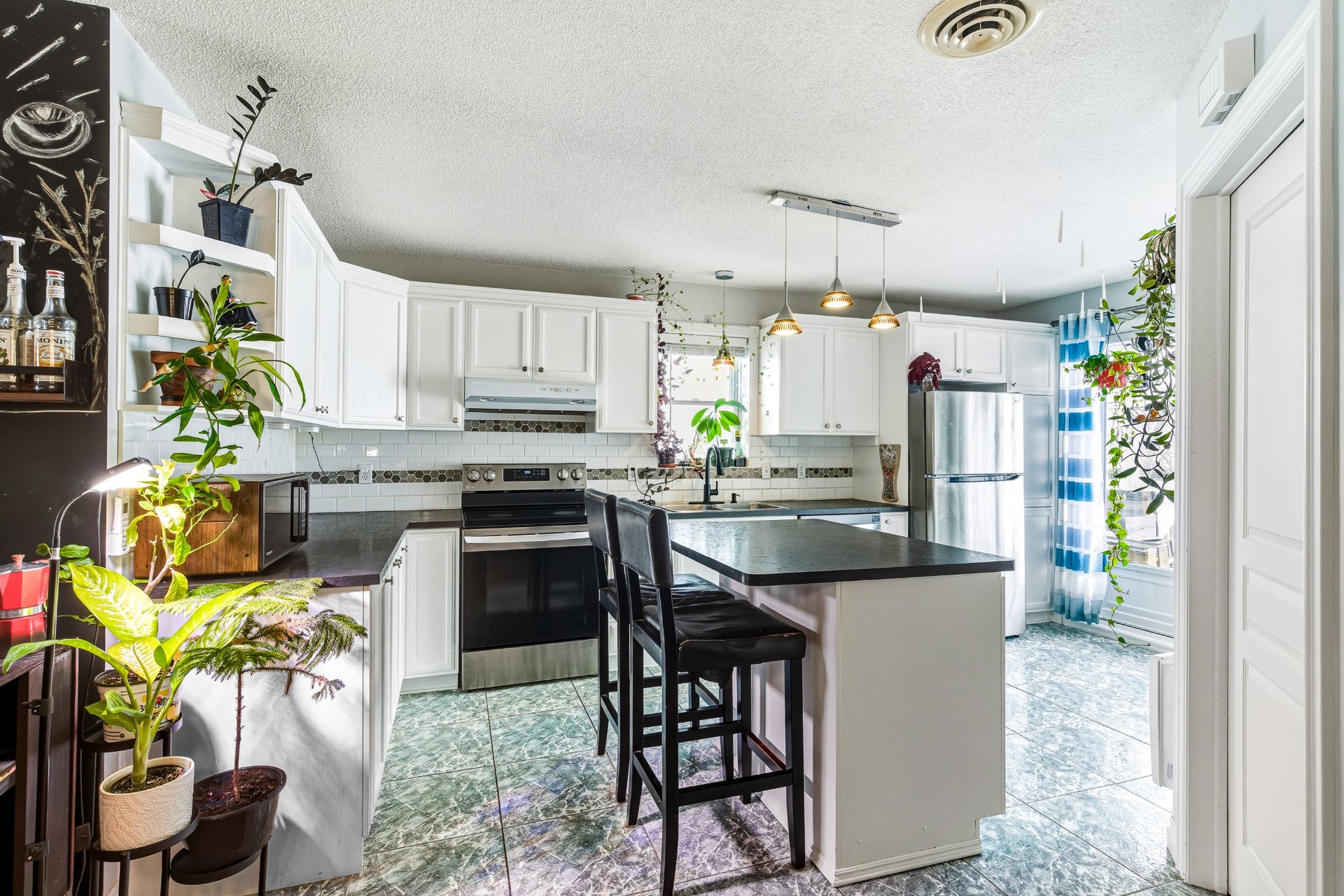 Photo - Kitchen