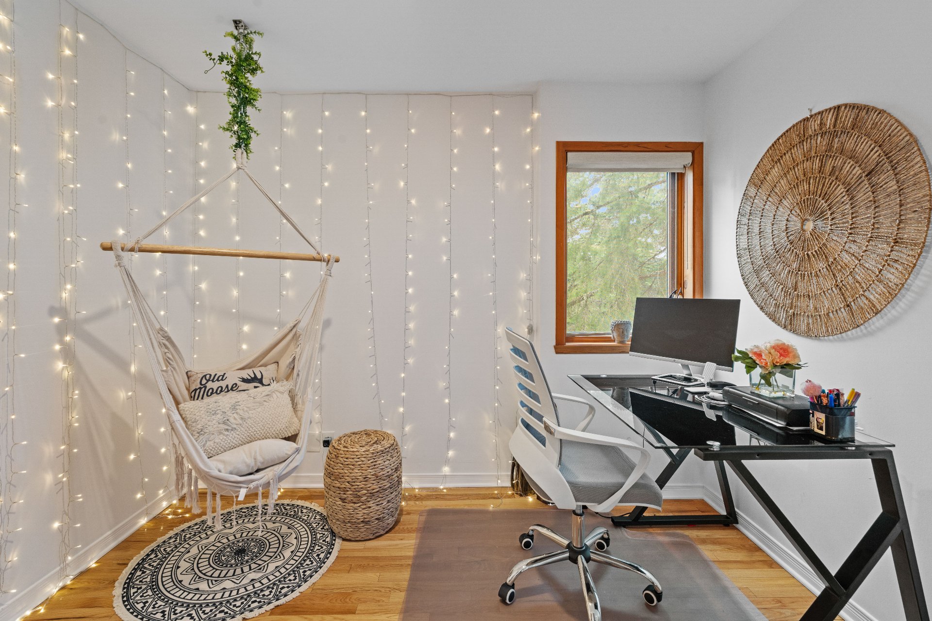 Photo - Bureau