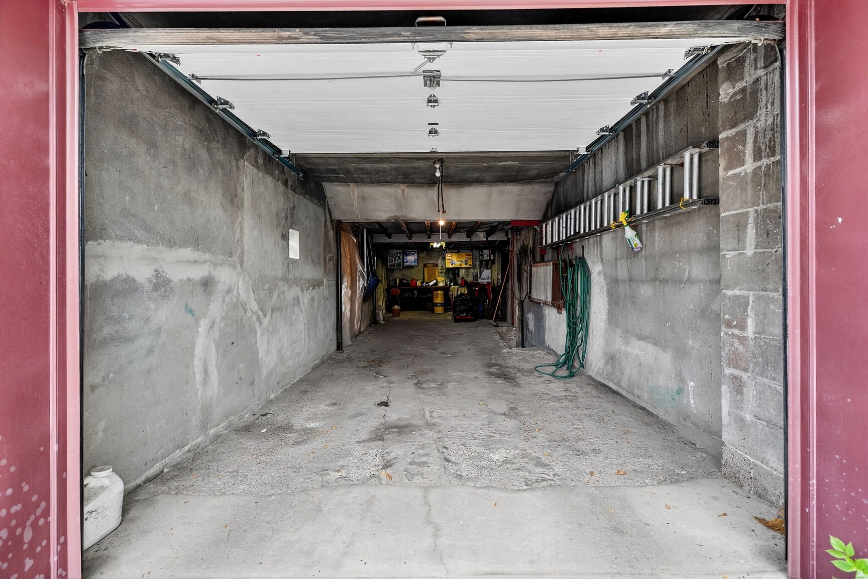 Photo - Garage