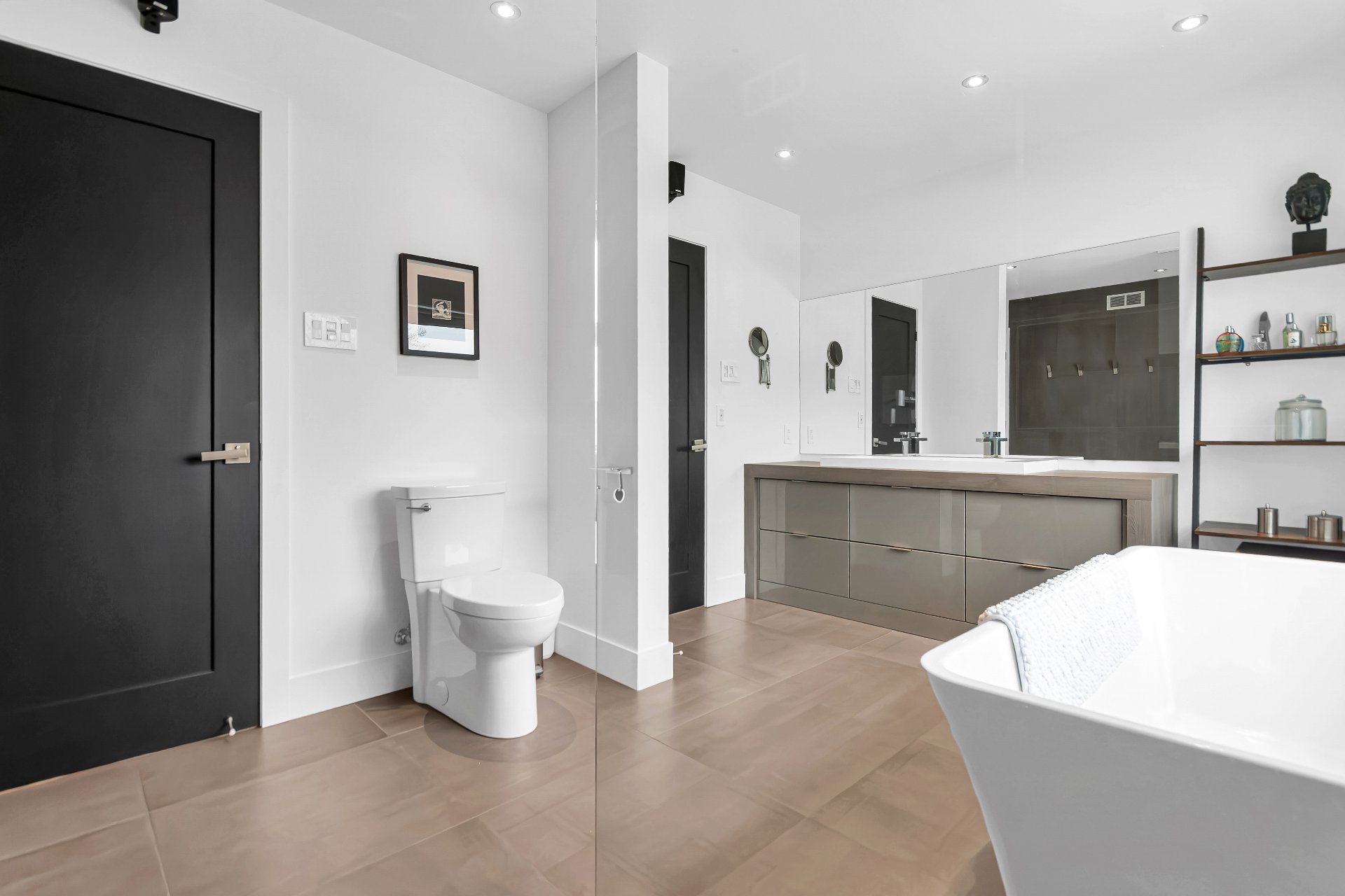 Photo - Salle de bains attenante à la CCP