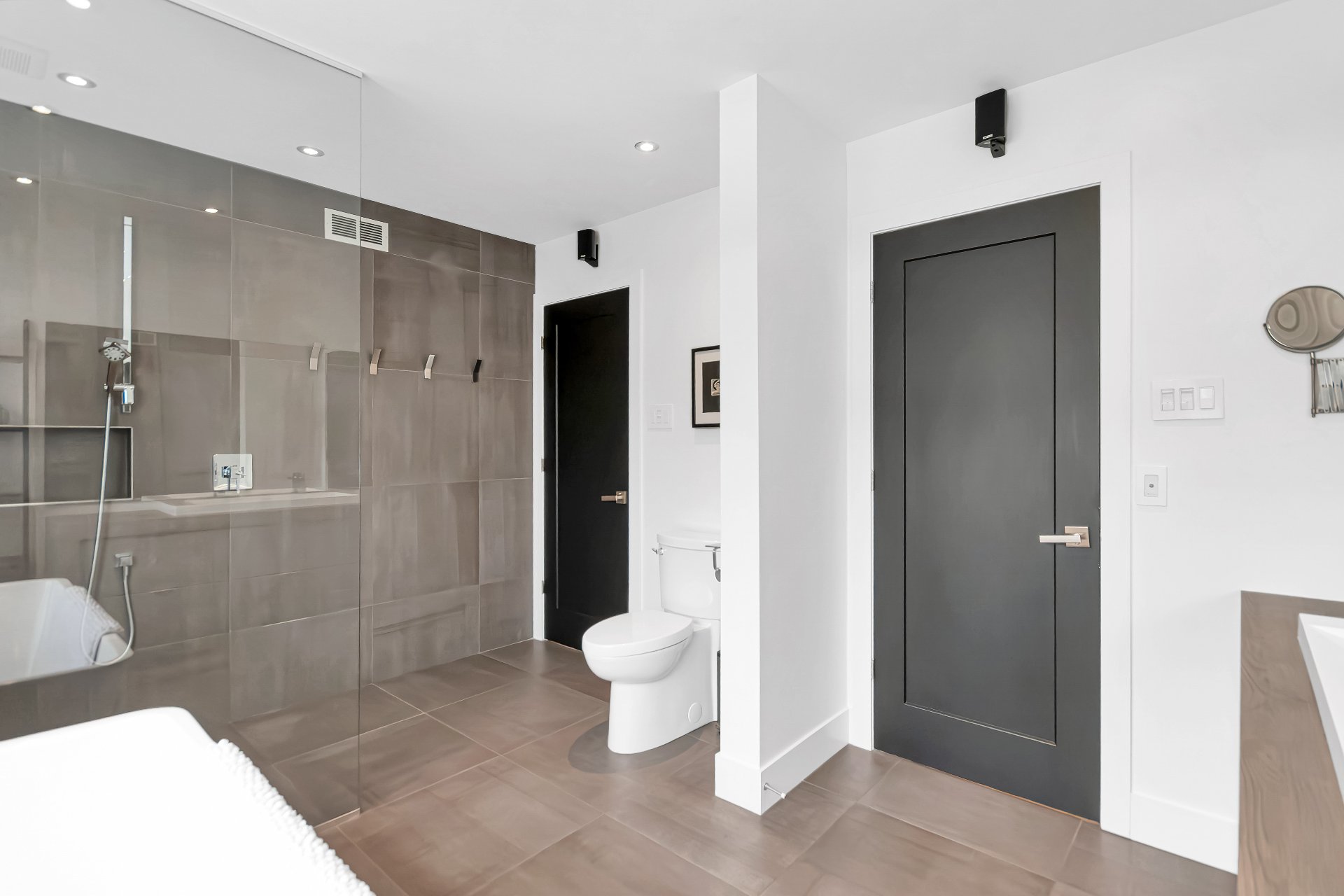 Photo - Salle de bains attenante à la CCP