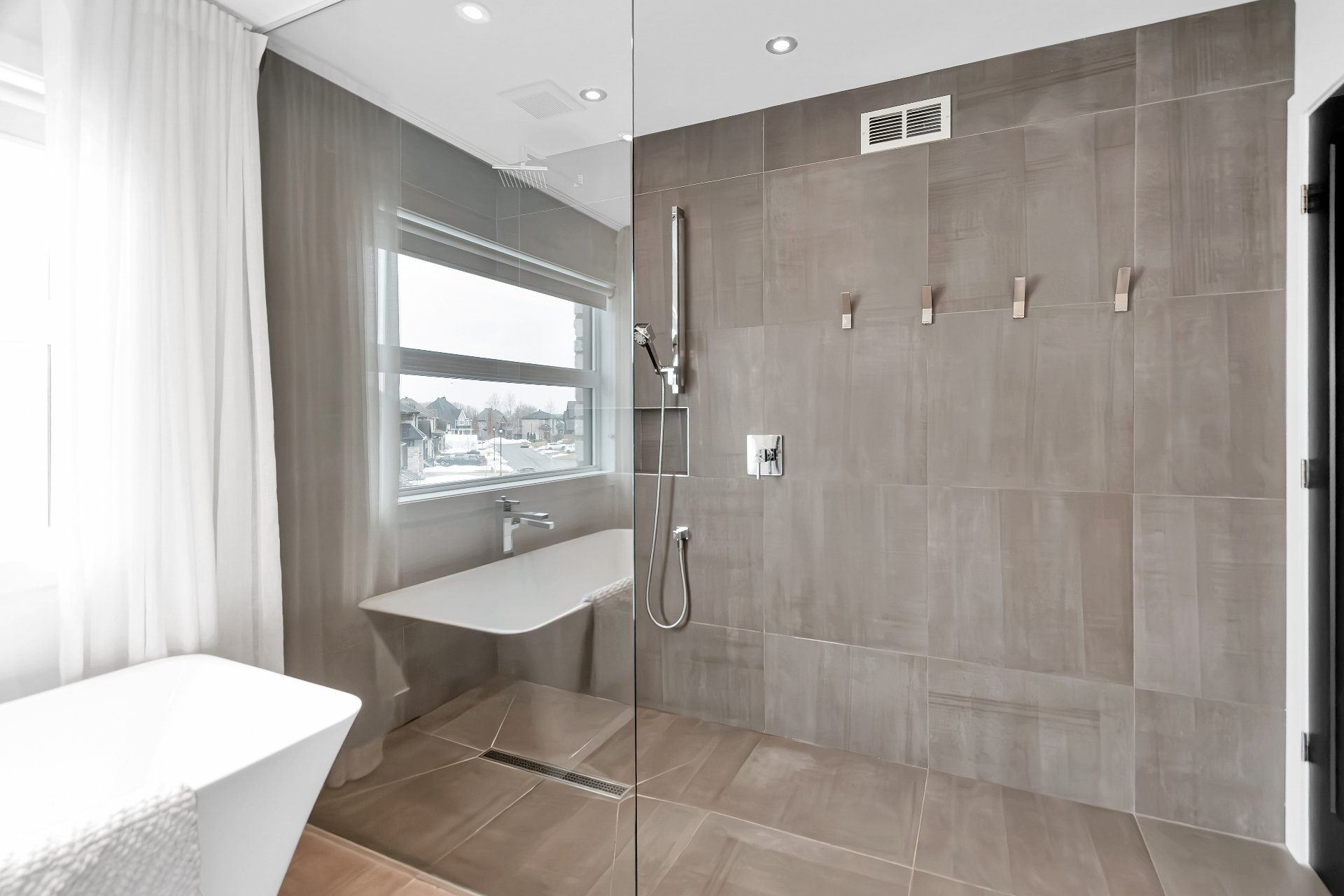 Photo - Salle de bains attenante à la CCP