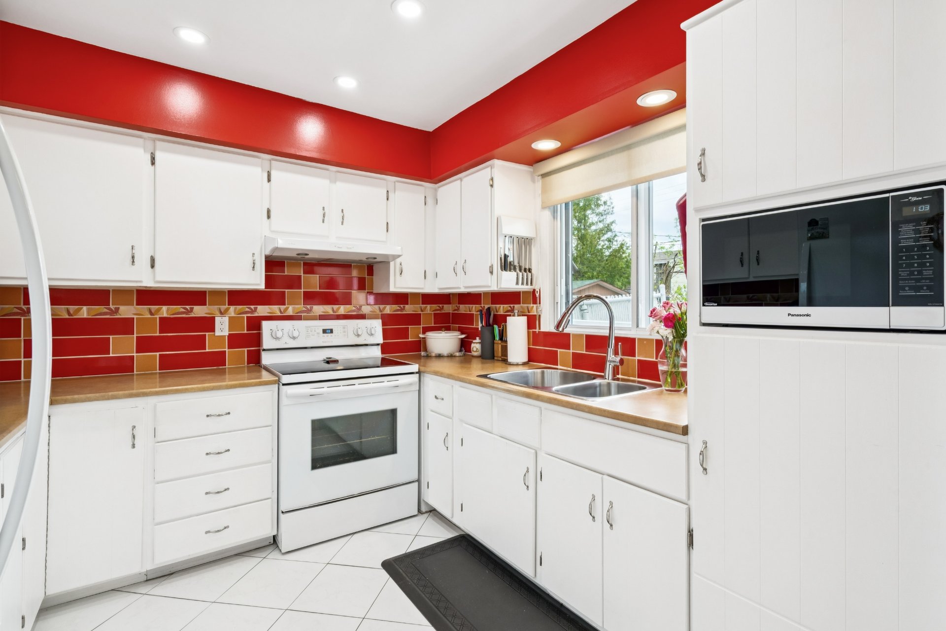 Photo - Kitchen