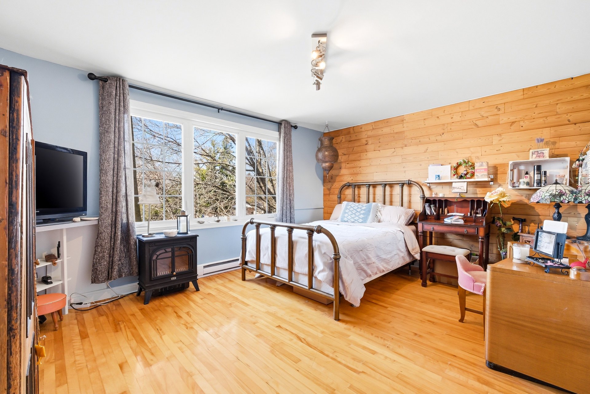 Photo - Bedroom