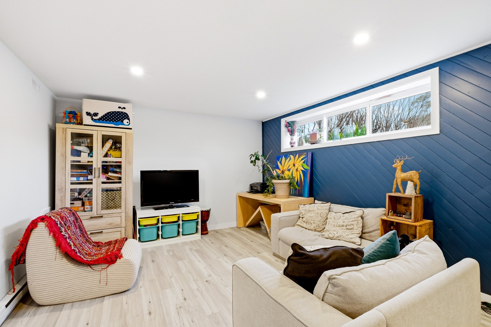 Photo - Family room