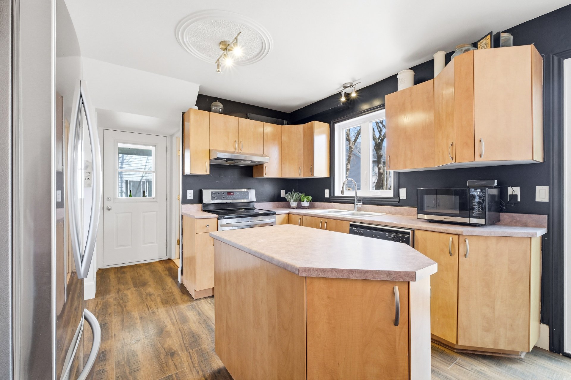 Photo - Kitchen