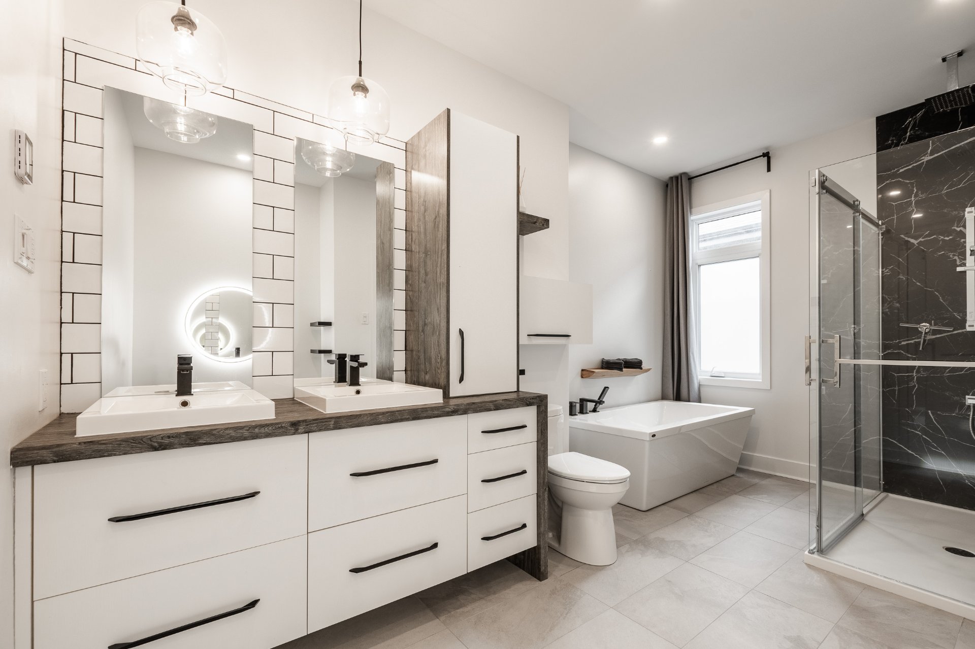 Photo - Ensuite bathroom