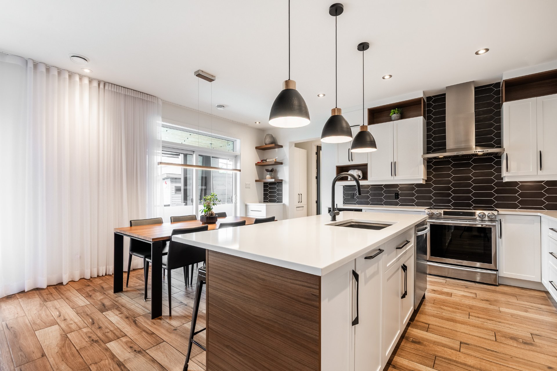 Photo - Kitchen