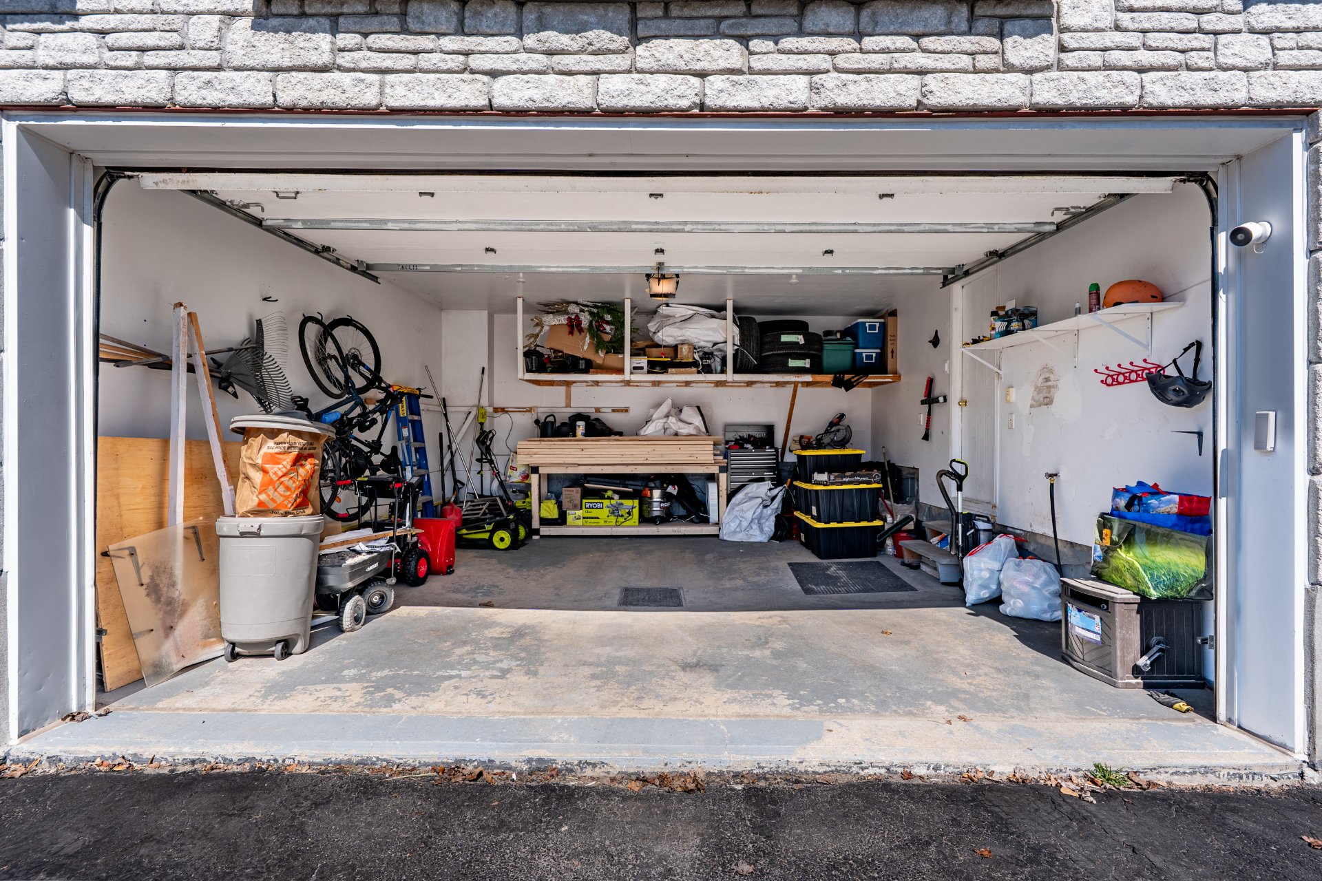 Photo - Garage