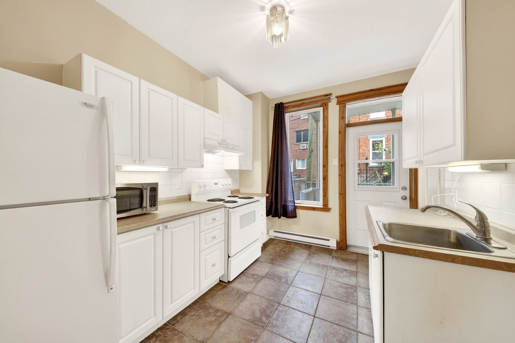 Photo - Kitchen