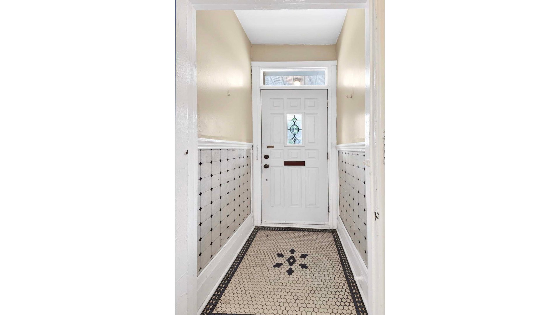 Photo - Hallway
