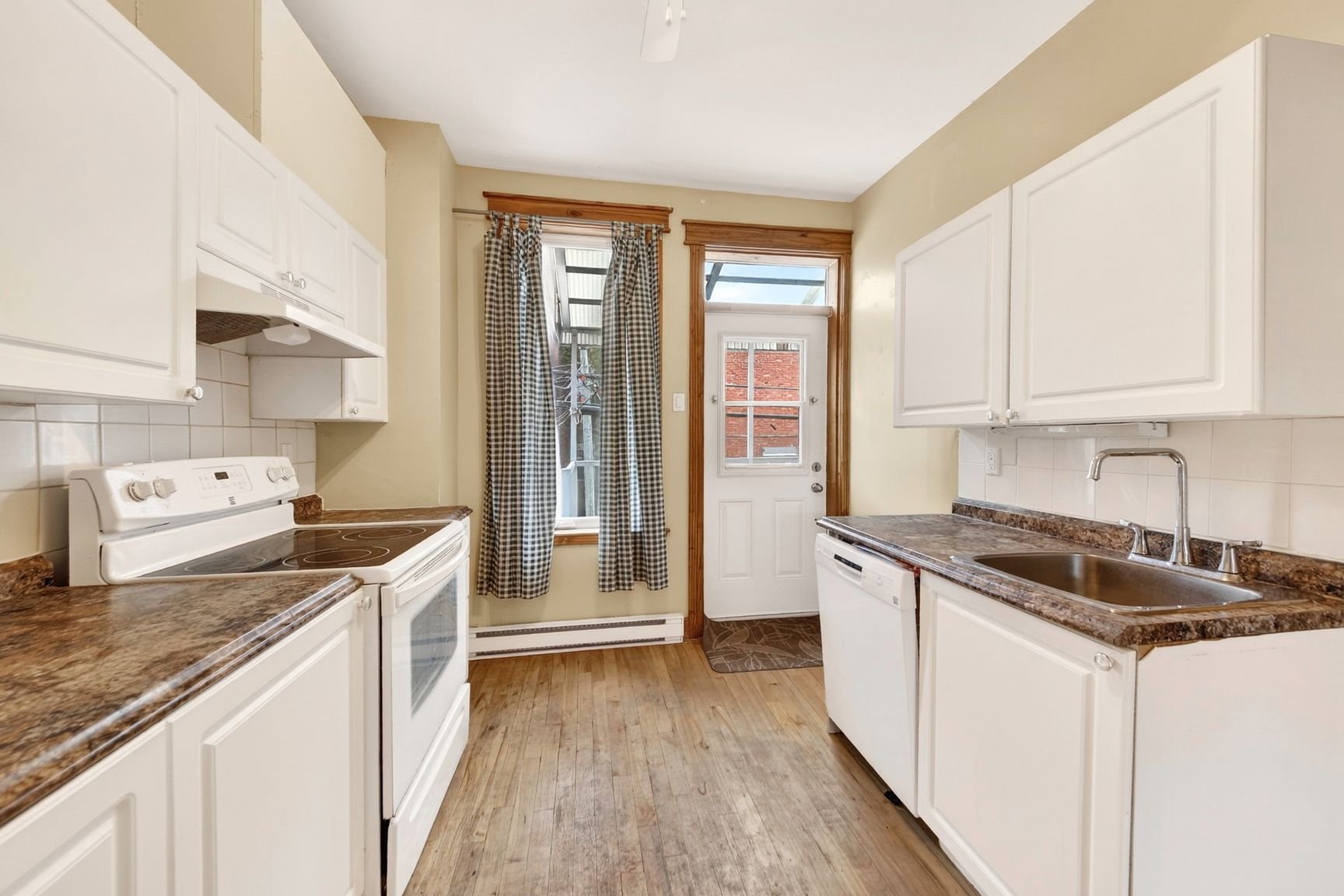 Photo - Kitchen