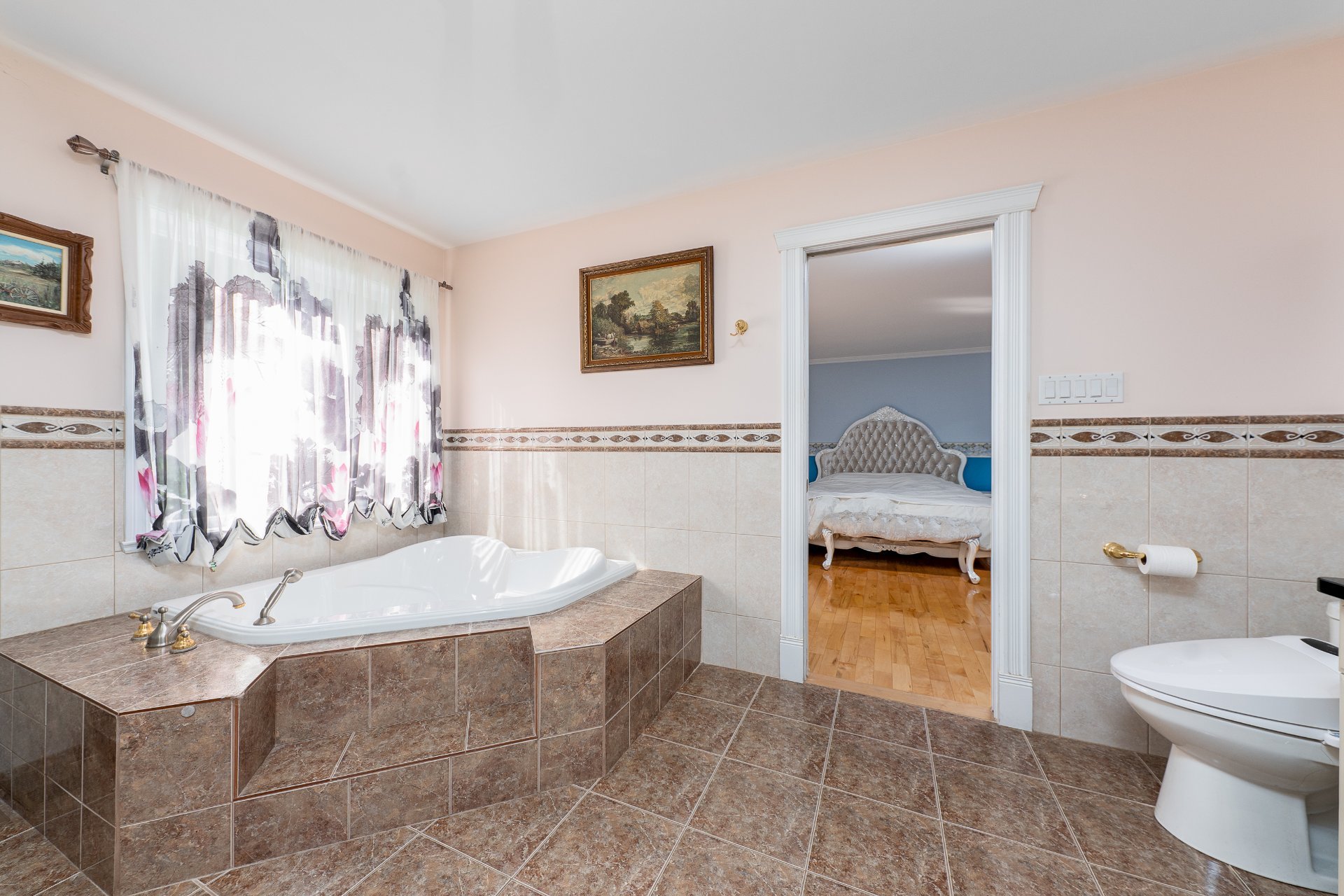 Photo - Salle de bains attenante à la CCP