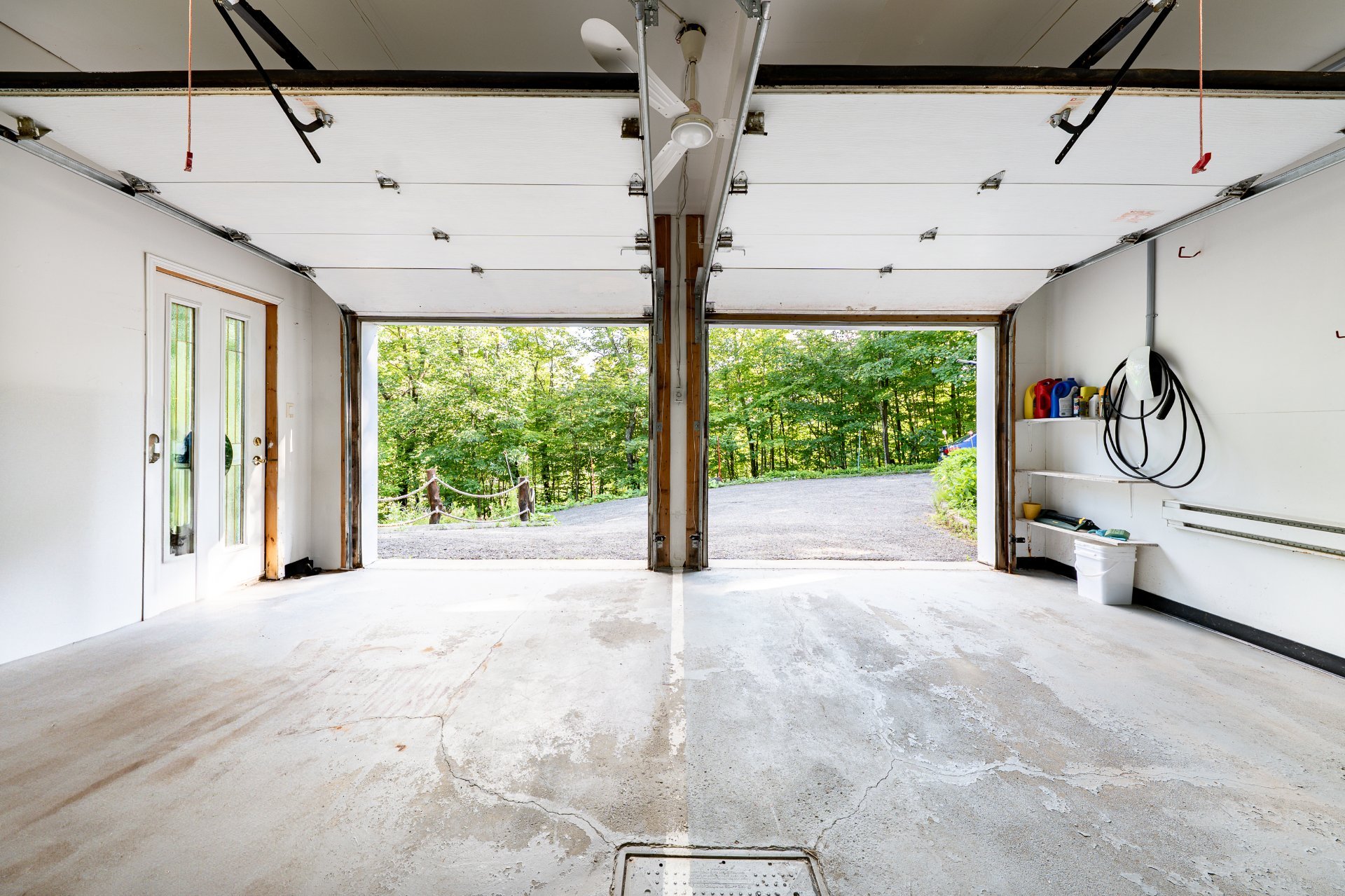 Photo - Garage