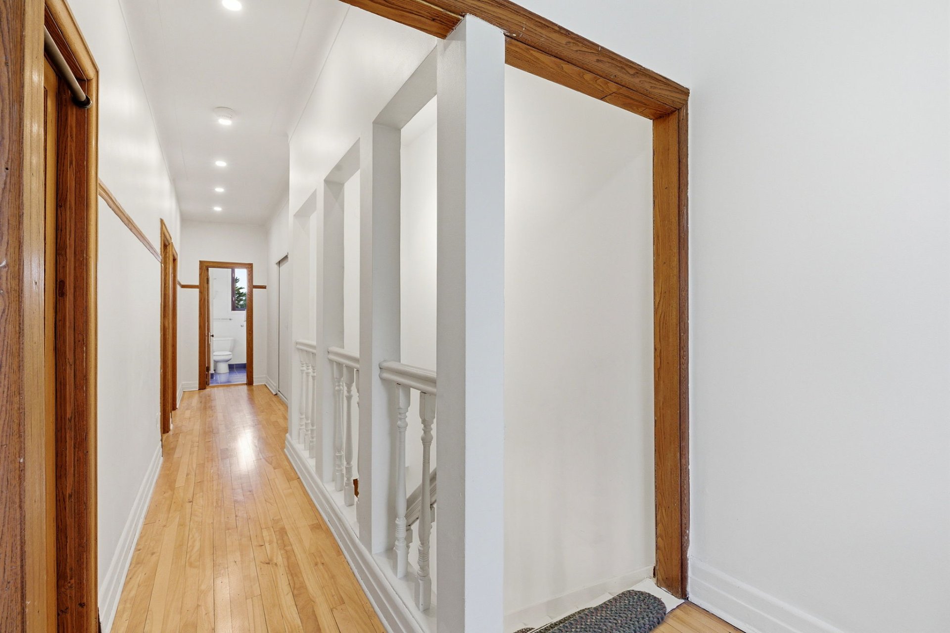 Photo - PASAGEWAY