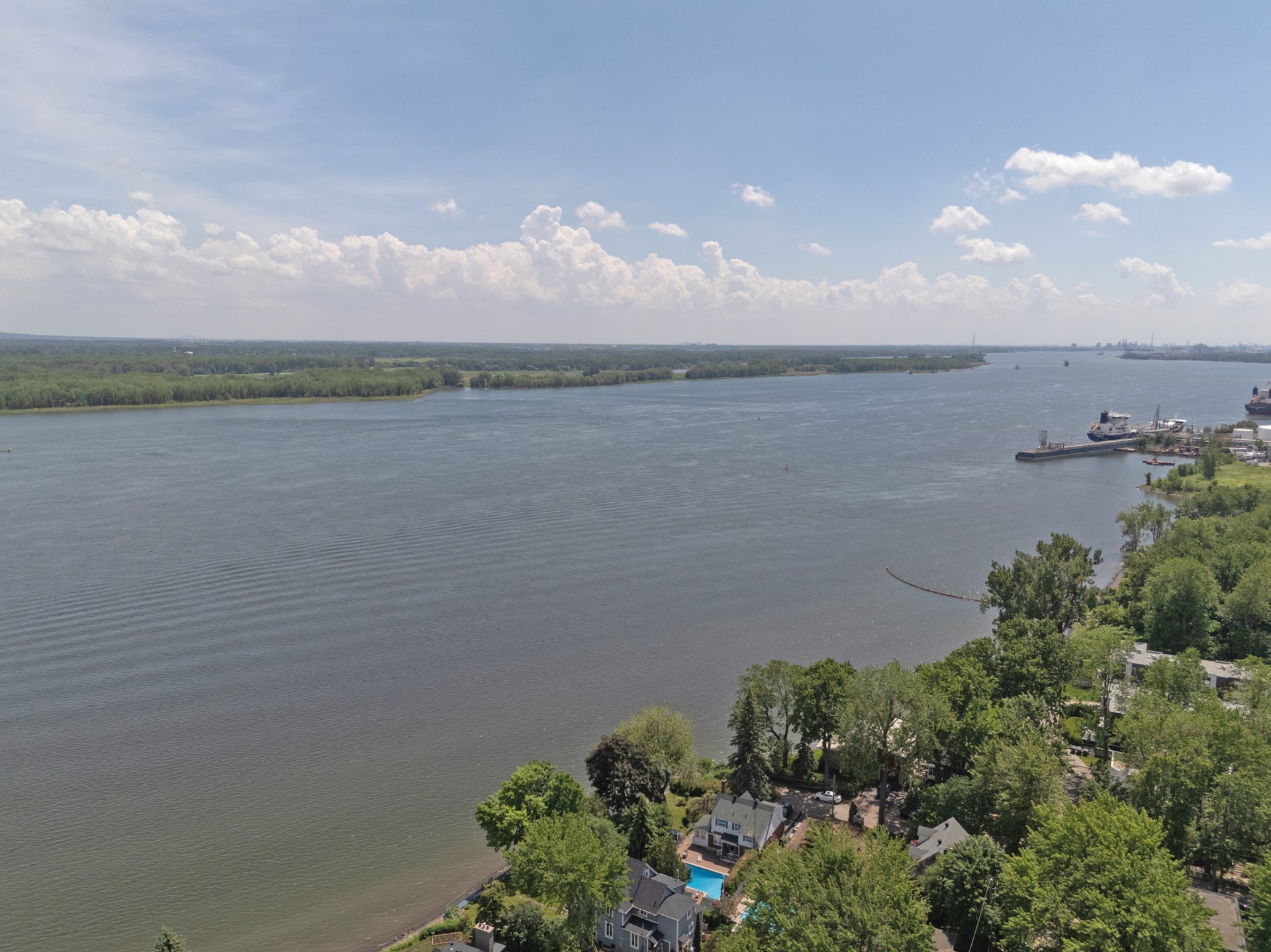 Photo - Vue sur l'eau